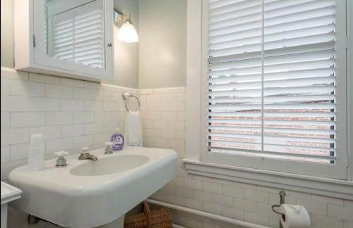 Historic Row Home 1 Block from Gate 1 at USNA - Foto 29