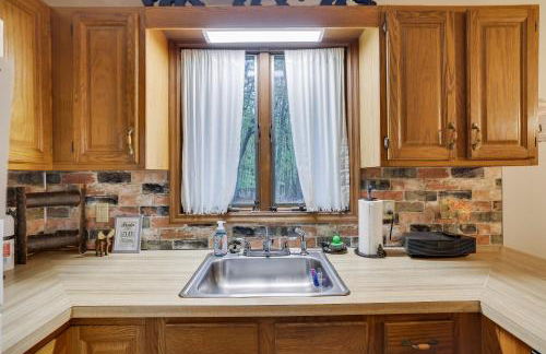 Serenity and Fun all in one in this Cozy Pocono Cabin - Foto 10