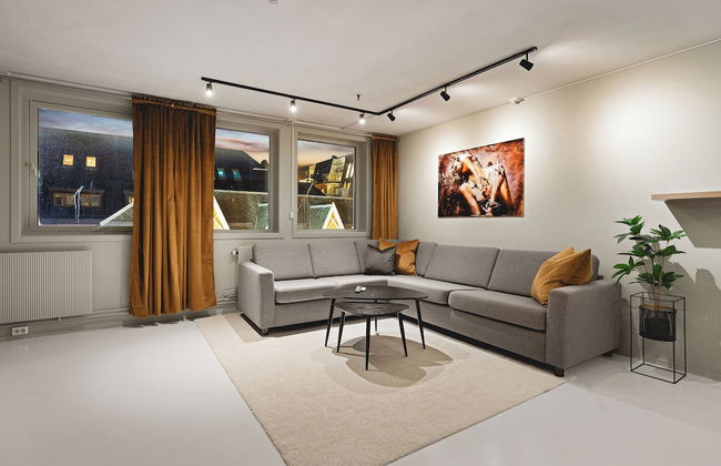 Arctic Homes - Downtown Penthouse - Photo 15