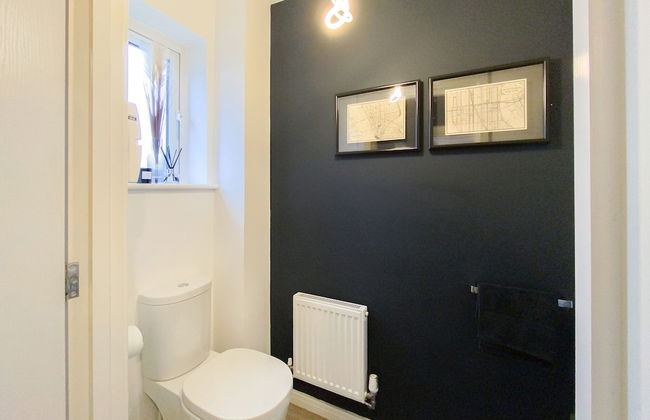 Stunning 4 Bed House With Cinema Room & Parking - Foto 22