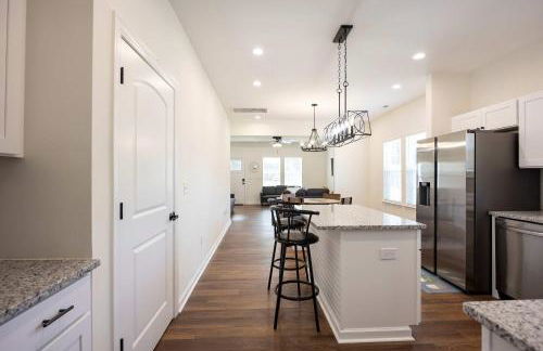 4 Min to Downtown - En-Suite Bath - Washer and Dryer - Foto 12