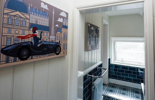 Beachside period family home. 5 BR spacious, comfortable. - Photo 35