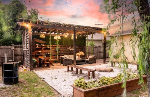 Upscale Ybor House with Outdoor Living Space - Photo 2