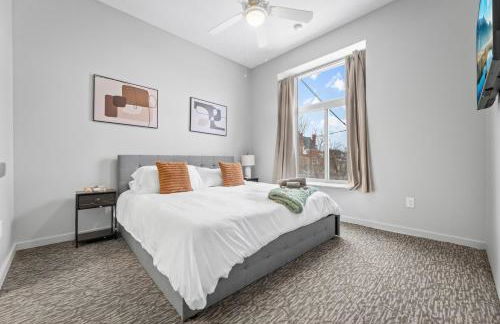 Cozy 2BR Getaway, King Bed, Free Parking - Foto 40