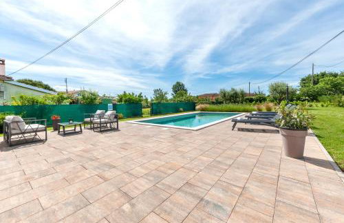 Cozy House with Pool near Rovinj - Photo 32