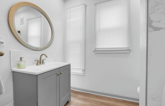 Spacious 3BR Detroit Apt Sleeps 7 + Wifi - Foto 7