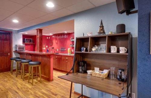 Cozy Milwaukee Apartment with Deck, 2 Mi to Airport! - Foto 11