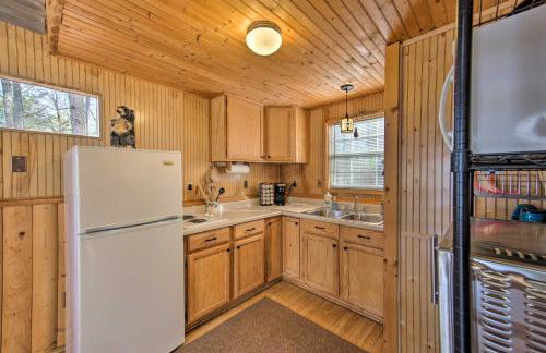 Lakefront Cabin with 2 Lofts, Boats on 4 Acres - Foto 11