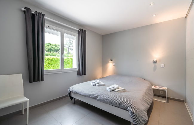 Luxurious Villa in Saint Genies de Fontedit With Heated Pool - Foto 14