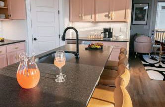 Designer Single Family House-Rooftop- Hot Tub - Foto 15