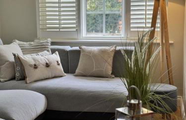 'BRAMLEY FALL COTTAGE' NEW AVAILABILITY - Attached Cottage,3 Bedrooms-1 on ground level, SLEEPS 6-2 Bathrooms, Wittering and Chichester easy drive, Child friendly,Small Breed Dog Friendly 2 max, Parking-EV Point - Foto 1