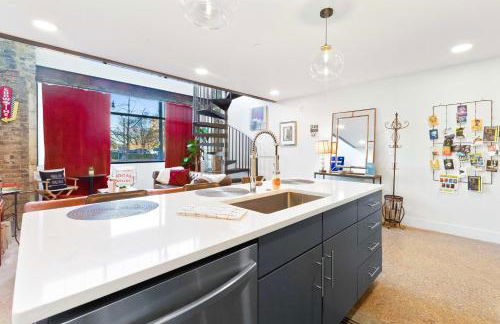 Theatre Retreat 2 Bedroom Loft - 1 Blk from Theatres - Foto 11