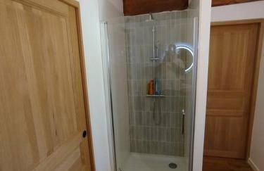 La grange, Appartement avec jardin et jacuzzi ''Réservation & Supplément pour le jacuzzi'' - Photo 12