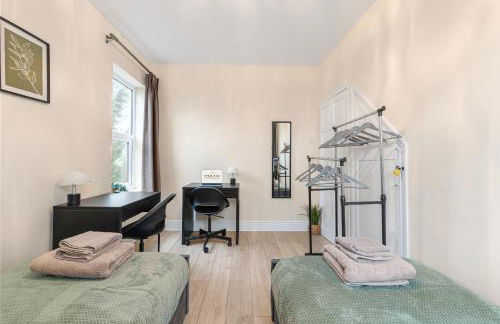 Spacious 6-Bed with Pool Table Desks in every room - Foto 38