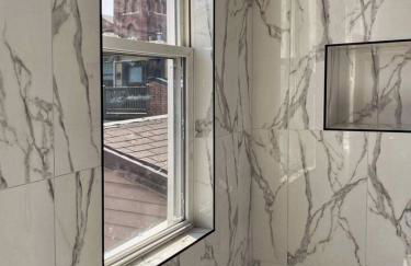 2 Bedrooms • Warm & Historic Stay • Free Parking - Photo 13