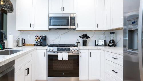 Newly Built Coastal Home with Yard - Foto 4