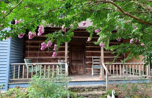 Restored1850s log cabin, with gazebo and gardens! 1 mile to downtown Weaverville - Foto 6