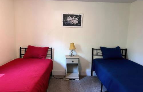 Luxury 6BR Retreat Firepit Foosball Backyard - Foto 3