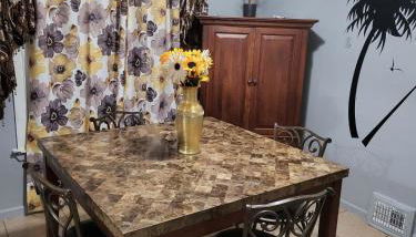 At the Center of Dearborn, MI 2 Bedroom apartment with backyard and balcony - Foto 2