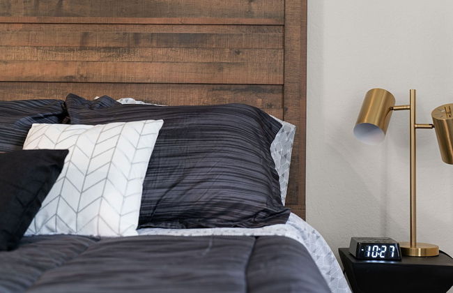 High End Home w Pool Hot Tub Gameroom - Photo 27