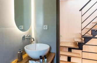 Mosaic Luxury Home - Photo 26