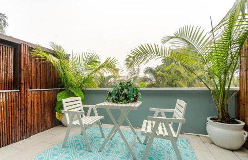 Artistic Retreat, King Suite with Private Balcony! - Foto 10