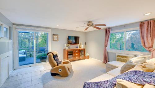 Cozy Dix Hills Apt with Deck about 7 Mi to Beach! - Foto 2