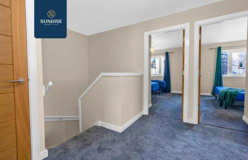 L1 - INVOICE and REDUCED PRICE only via SUNRISE SHORT LETS DUNDEE, Large 4 Bedroom House with 6 Beds and 3 bathrooms, TVs in each room, Free Parking, Fully Equipped, Local Amenities, Easy Ring Road Access, Special Rates and ONLY 9 Mins to STANNERGATE Port - Foto 39