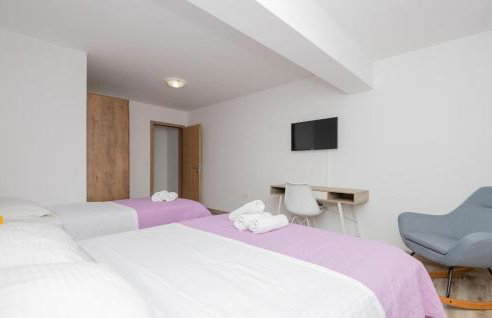 1 Bedroom Beautiful Apartment In Rogotin - Foto 9