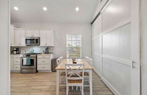 Gorgeous Home with Huge Private Pool and Game Room - Foto 12