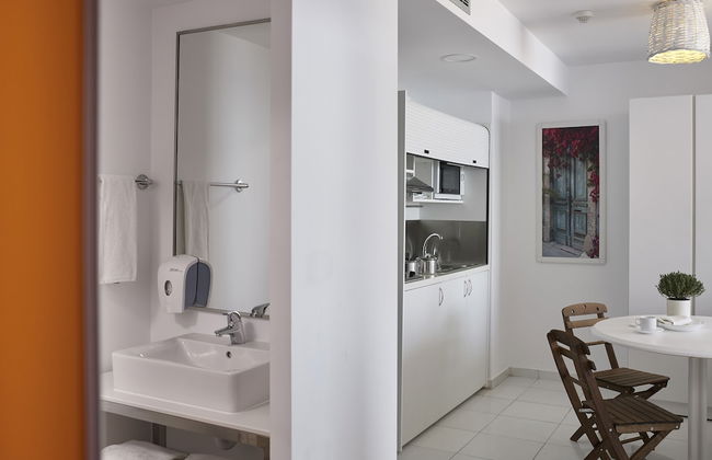 Epsilon Hotel Apartments - Photo 14