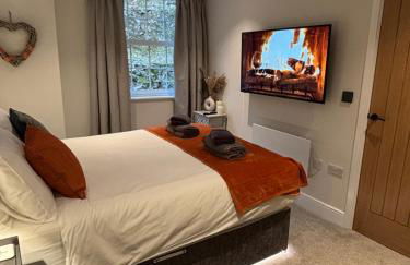 Rock Mill - Luxury 1 Bedroom Apartment 20 with Private Balcony - Photo 4