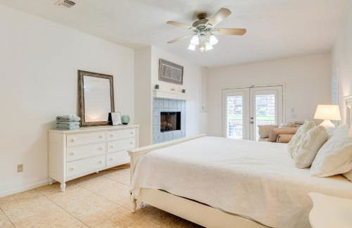 Dock and Outdoor Entertainment Home on Lake Conroe - Photo 11