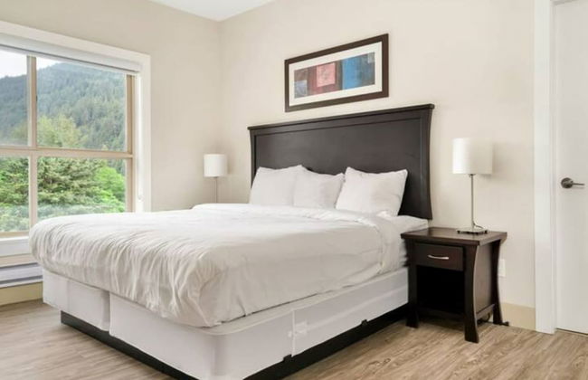 3BR Lakeside Dream Penthouse - Photo 5