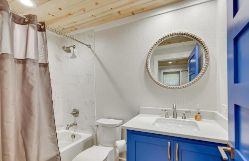 Riverfront Caddo Shack Home with Views and Fire Pit - Foto 12