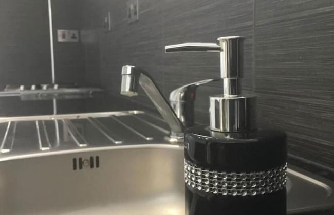 Small Modern Comfortable 2 Bedroom Apartment - Cmyr - Foto 33