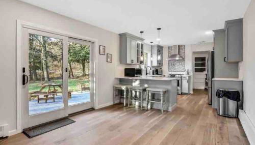 3 Bedroom Hilltop Escape with 5 Private Acres and Hot Tub - Foto 4