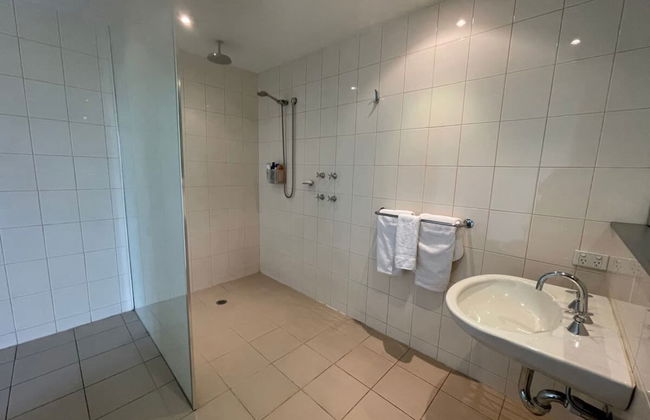 Spacious St Kilda Escape - Parking and City Views - Foto 18