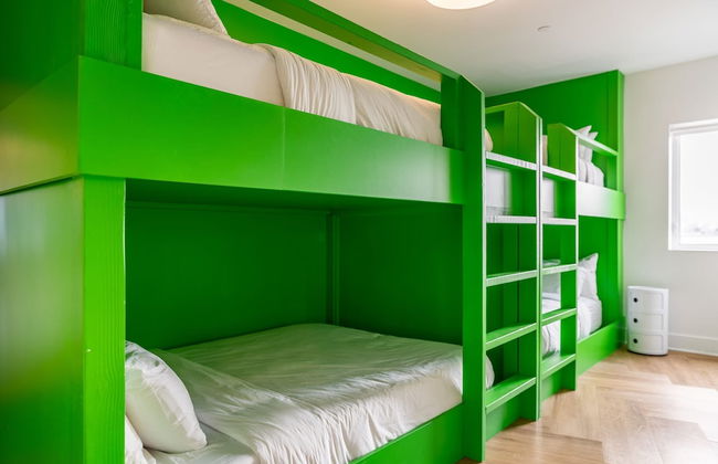 Dual Bachelor Pads w Rooftop Lounge Games Sleeps 26 5 Min to Broadway - Foto 20