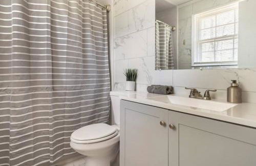 Updated home near Fort Jackson - Foto 31