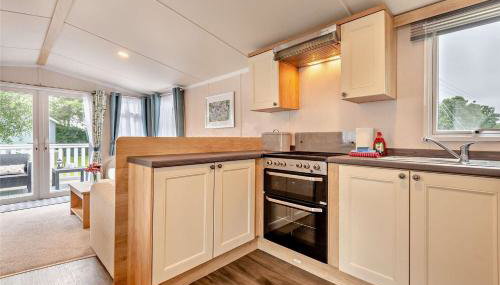 Rated Superb - Award-Winning Family Holiday Park - Live Shows, Themed Events, and Activities for All Ages, Day and Night - WiFi, Netflix, Linens - Gym, Sauna - Spotless, Quiet, Secluded, Parking - Restaurant, Shop, Bar - Foto 4