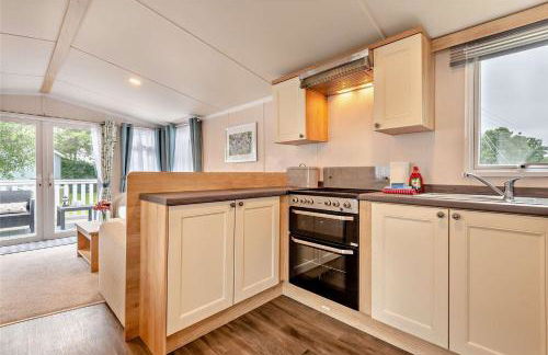 Rated Superb - Award-Winning Family Holiday Park - Live Shows, Themed Events, and Activities for All Ages, Day and Night - WiFi, Netflix, Linens - Gym, Sauna - Spotless, Quiet, Secluded, Parking - Restaurant, Shop, Bar - Foto 4