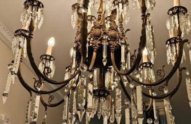 Newly Renovated Historic 6-Bedroom Manor, Where Timeless Elegance Meets Modern Luxury - Foto 17