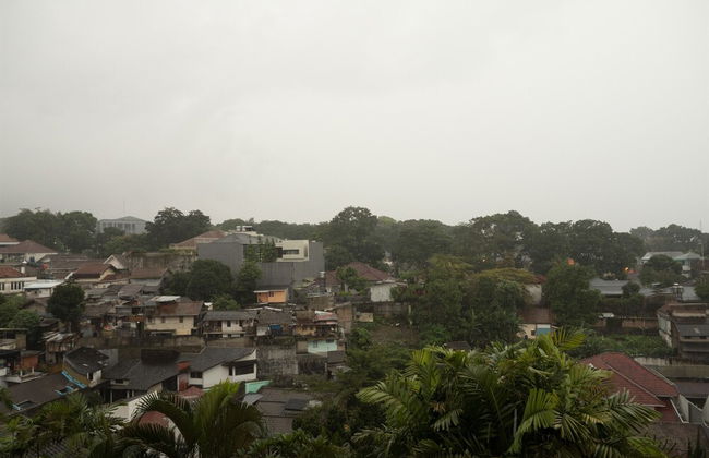 Spacious Studio Room at Grand Setiabudi Apartment - Photo 15