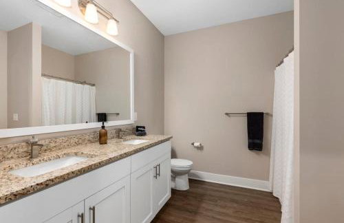 Modern 2BR 2BA New Build Condo with Garage & Patio - Foto 19