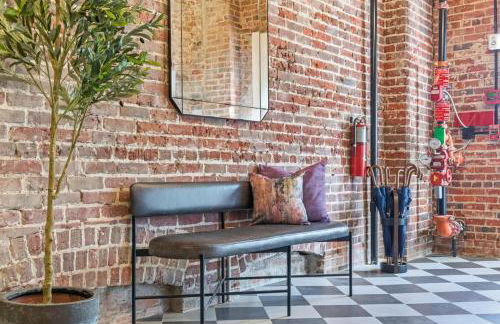 Memory - Adorable 1 BR Apt with Heated Pool - Photo 9