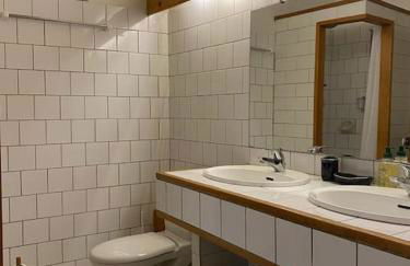 Charmigt byhus med takterass - Foto 8