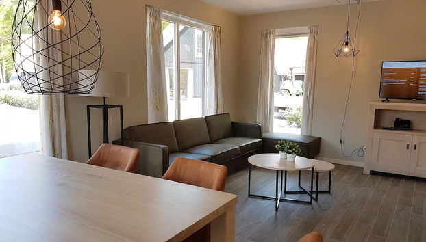 Modern Villa With Garden - Photo 5, Salle de séjour