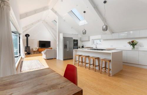 Stunning new 4 bed Penzance town Loft with parking - Foto 11