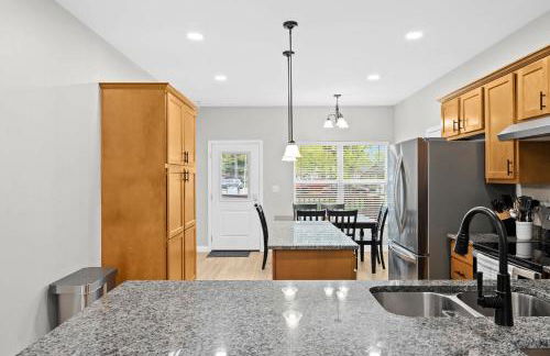 3BR 2BA Home with King Queen & Twin Beds - Foto 47